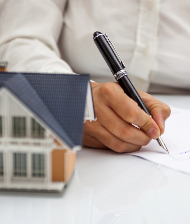 Ubezpieczenia Domów i Mieszkań podpisywanie dokumentów